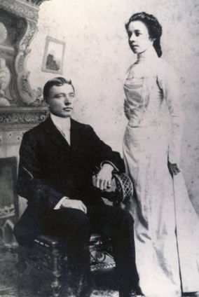 Anson Levi Howard & Edith Geraldine Thayer Wedding Photo - married on 31 May 1900.